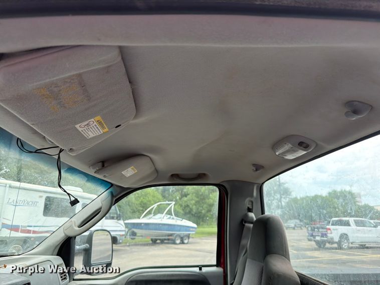 image for item OJ9951 2003 Ford F250 Super Duty XLT pickup truck