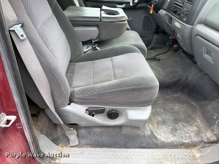image for item OJ9951 2003 Ford F250 Super Duty XLT pickup truck
