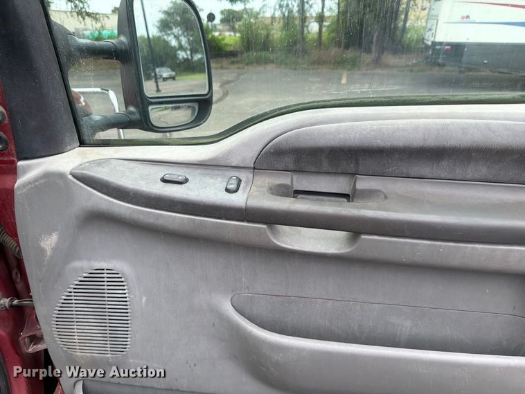 image for item OJ9951 2003 Ford F250 Super Duty XLT pickup truck