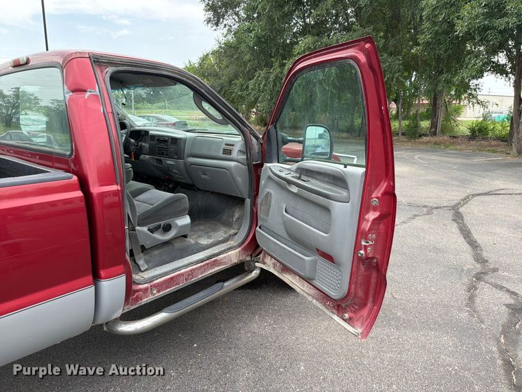 image for item OJ9951 2003 Ford F250 Super Duty XLT pickup truck