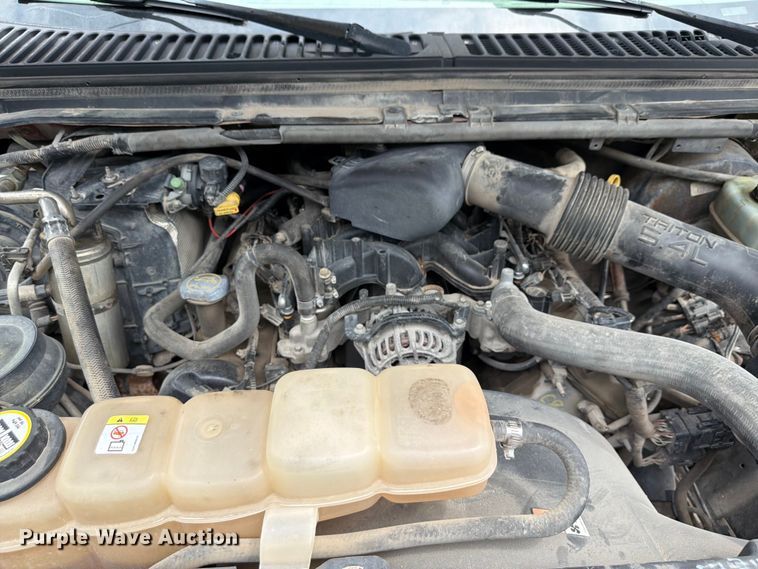 image for item OJ9951 2003 Ford F250 Super Duty XLT pickup truck