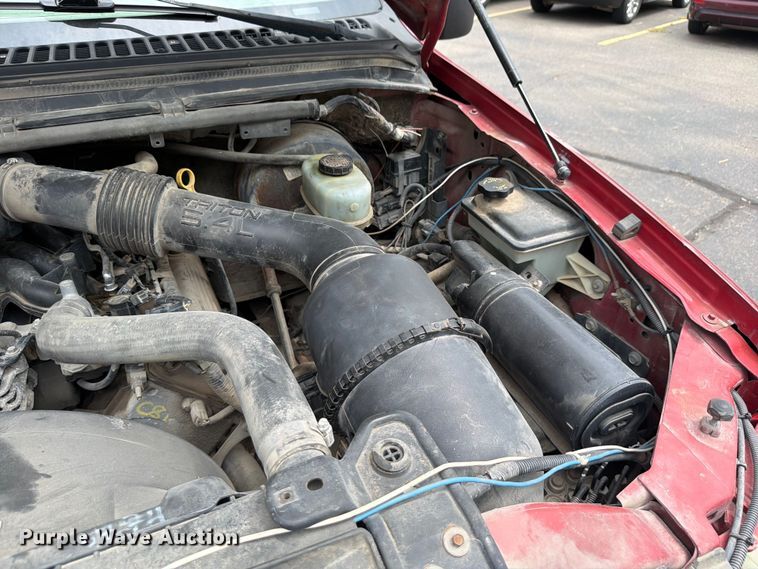 image for item OJ9951 2003 Ford F250 Super Duty XLT pickup truck