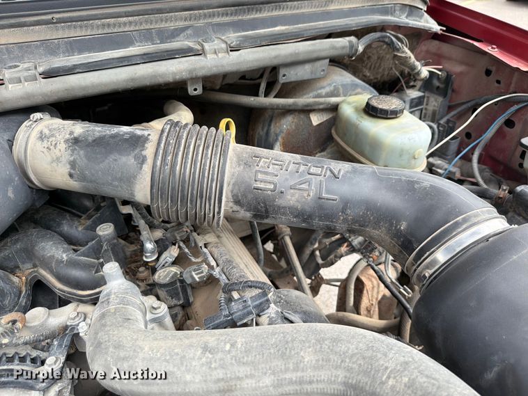 image for item OJ9951 2003 Ford F250 Super Duty XLT pickup truck
