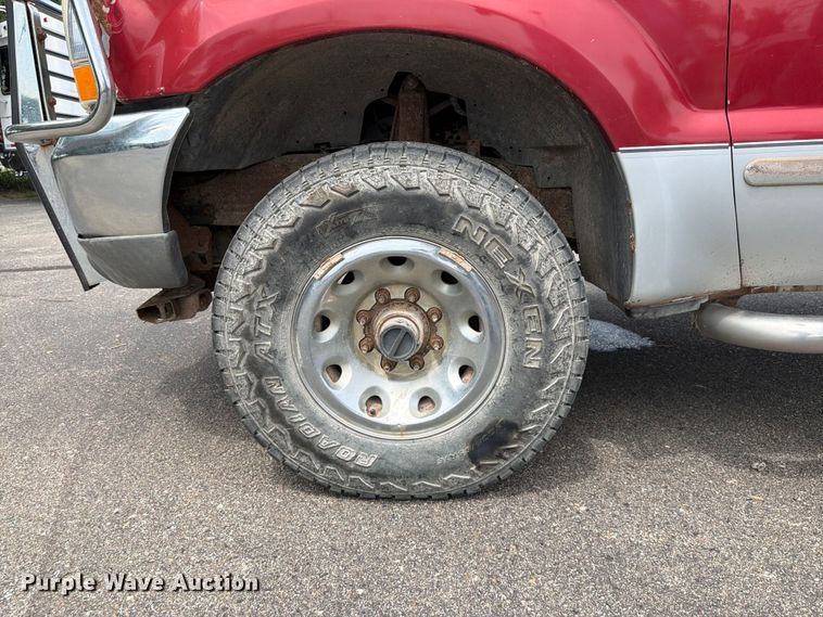 image for item OJ9951 2003 Ford F250 Super Duty XLT pickup truck