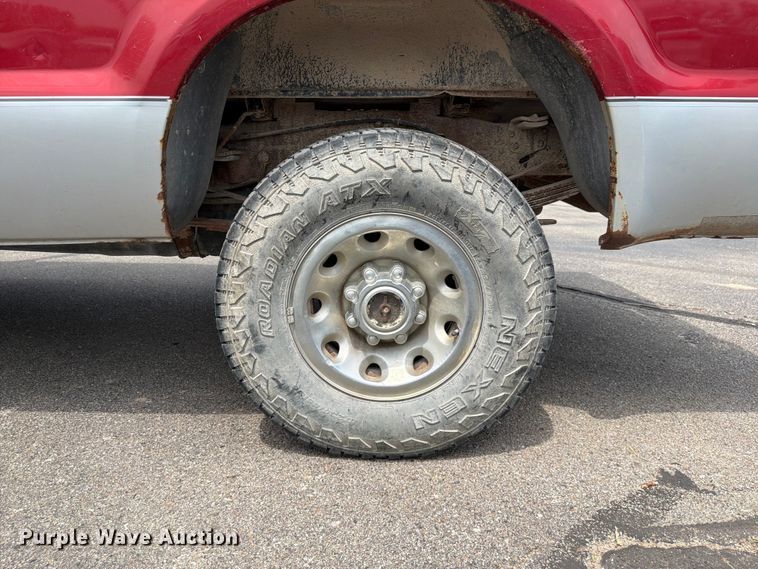 image for item OJ9951 2003 Ford F250 Super Duty XLT pickup truck