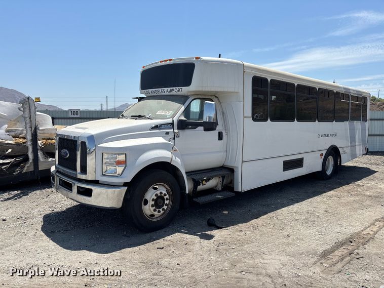 2019 Ford F650 Super Duty shuttle bus