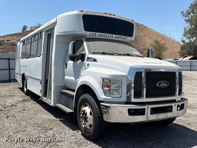 image for item YA3495 2019 Ford F650 Super Duty shuttle bus