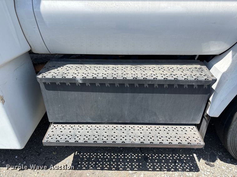 image for item YA3495 2019 Ford F650 Super Duty shuttle bus
