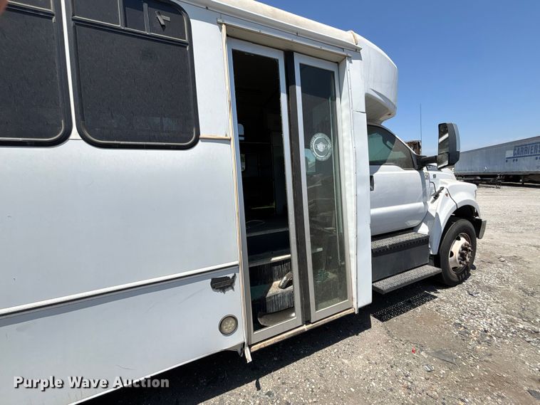 image for item YA3495 2019 Ford F650 Super Duty shuttle bus