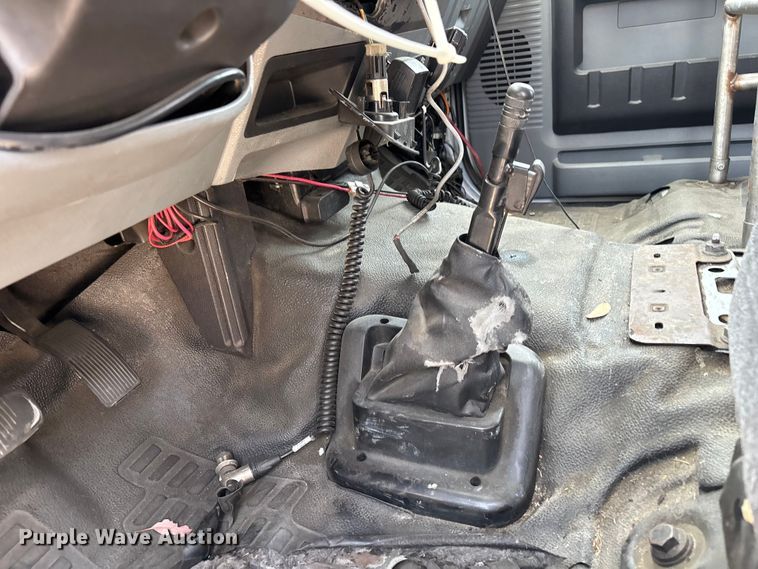image for item YA3495 2019 Ford F650 Super Duty shuttle bus