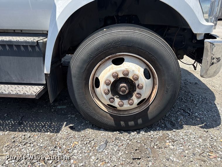 image for item YA3495 2019 Ford F650 Super Duty shuttle bus