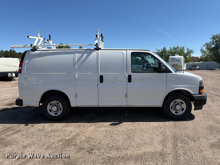 image for item YA3619 2021 Chevrolet Express 2500 van