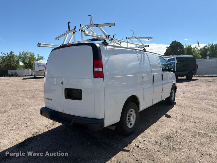 image for item YA3619 2021 Chevrolet Express 2500 van