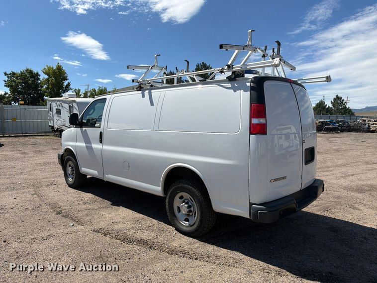 image for item YA3619 2021 Chevrolet Express 2500 van