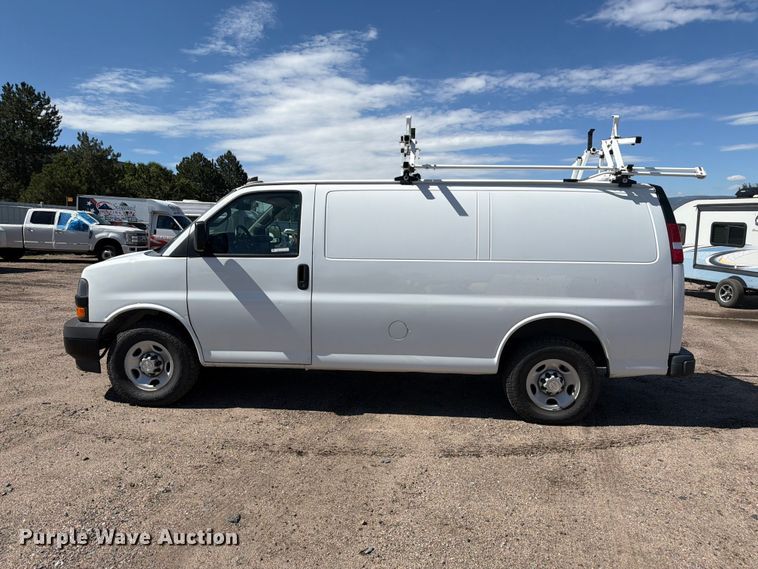 image for item YA3619 2021 Chevrolet Express 2500 van