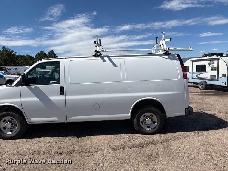 image for item YA3619 2021 Chevrolet Express 2500 van