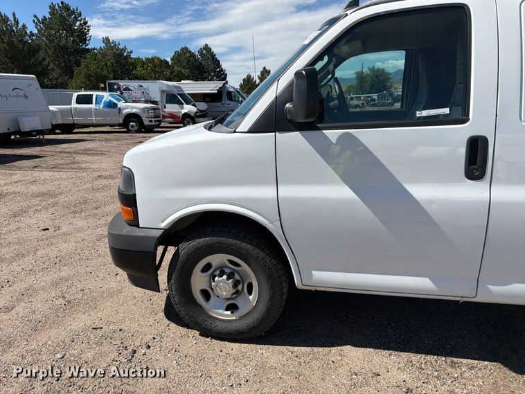 image for item YA3619 2021 Chevrolet Express 2500 van