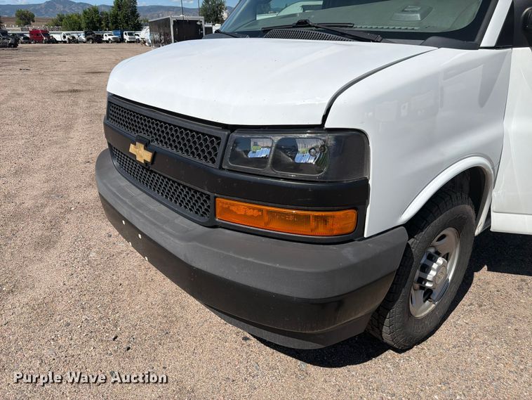 image for item YA3619 2021 Chevrolet Express 2500 van