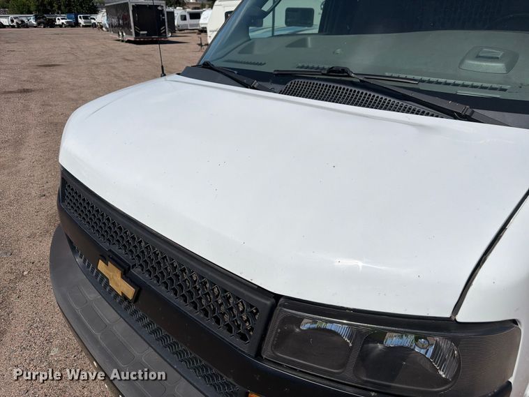 image for item YA3619 2021 Chevrolet Express 2500 van