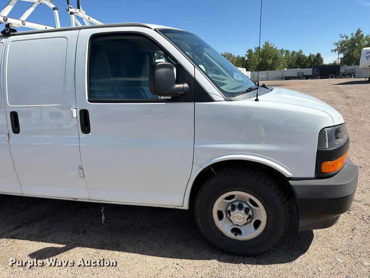 image for item YA3619 2021 Chevrolet Express 2500 van