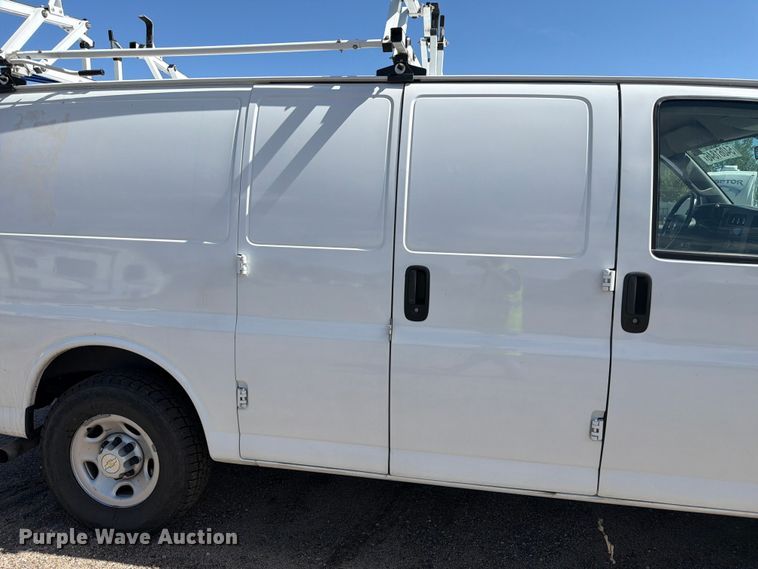 image for item YA3619 2021 Chevrolet Express 2500 van