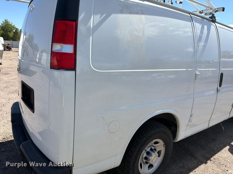 image for item YA3619 2021 Chevrolet Express 2500 van