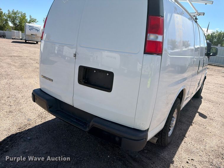 image for item YA3619 2021 Chevrolet Express 2500 van
