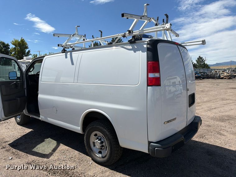 image for item YA3619 2021 Chevrolet Express 2500 van