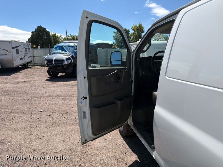 image for item YA3619 2021 Chevrolet Express 2500 van