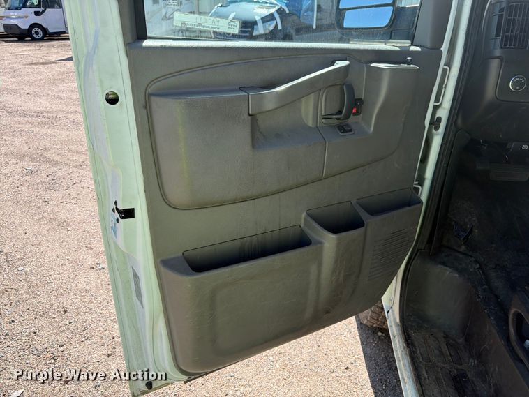 image for item YA3619 2021 Chevrolet Express 2500 van