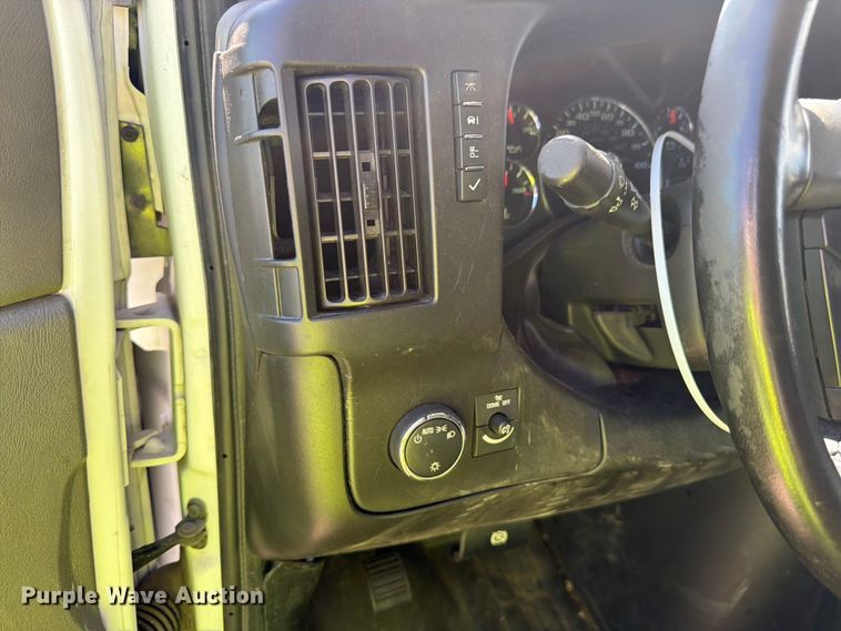 image for item YA3619 2021 Chevrolet Express 2500 van