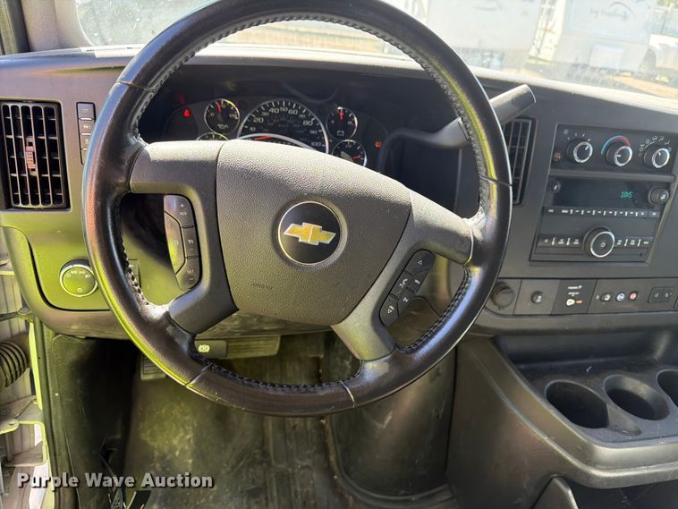 image for item YA3619 2021 Chevrolet Express 2500 van