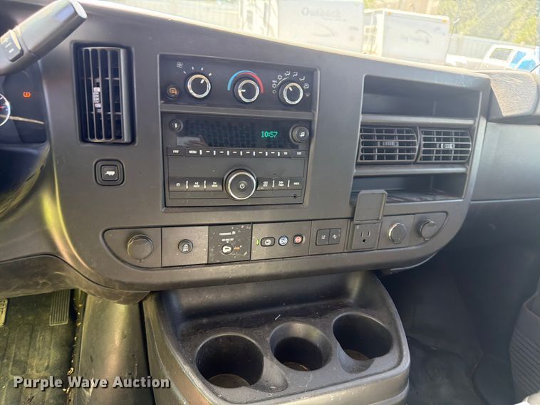 image for item YA3619 2021 Chevrolet Express 2500 van