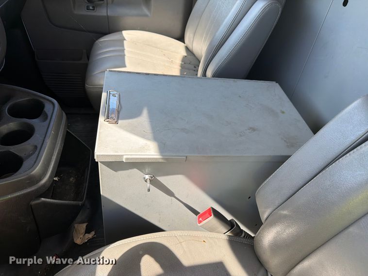 image for item YA3619 2021 Chevrolet Express 2500 van