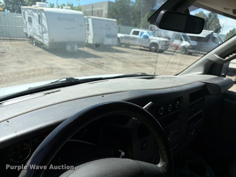 image for item YA3619 2021 Chevrolet Express 2500 van