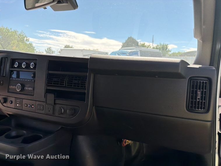 image for item YA3619 2021 Chevrolet Express 2500 van