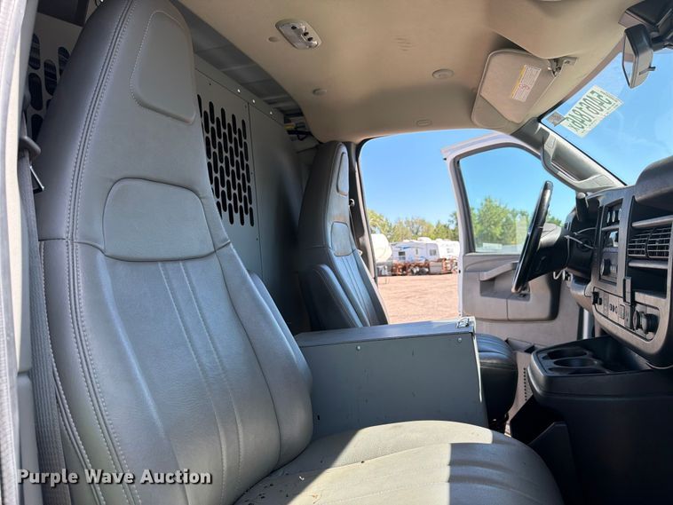 image for item YA3619 2021 Chevrolet Express 2500 van