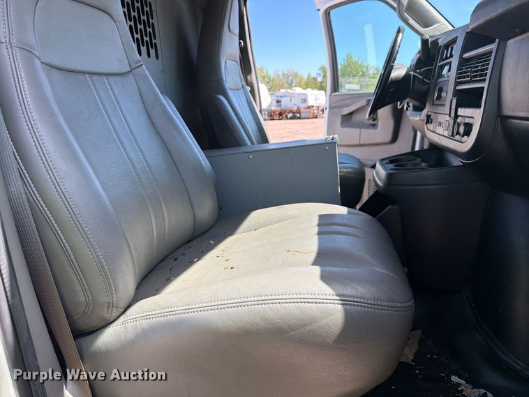 image for item YA3619 2021 Chevrolet Express 2500 van
