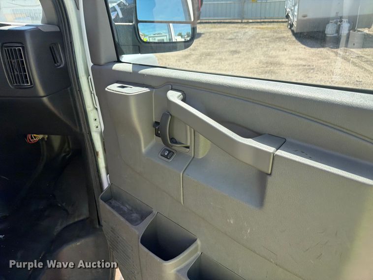 image for item YA3619 2021 Chevrolet Express 2500 van