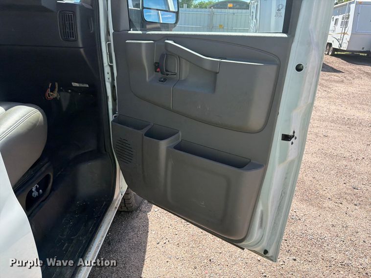 image for item YA3619 2021 Chevrolet Express 2500 van