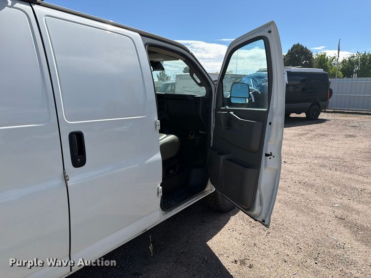 image for item YA3619 2021 Chevrolet Express 2500 van