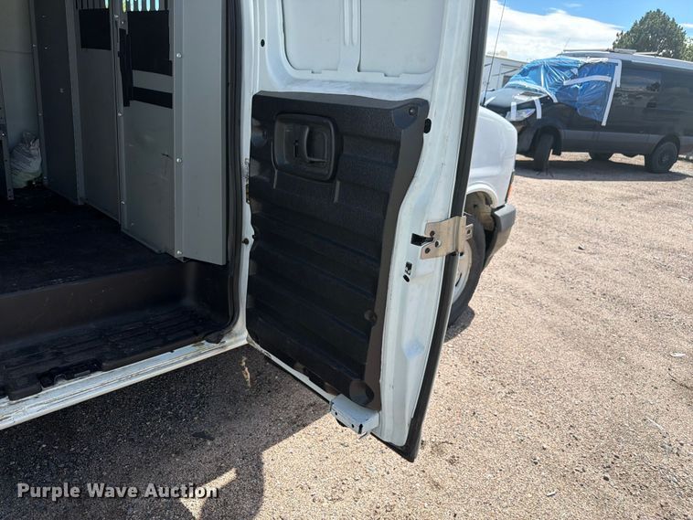 image for item YA3619 2021 Chevrolet Express 2500 van