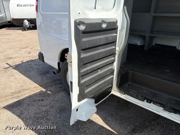 image for item YA3619 2021 Chevrolet Express 2500 van