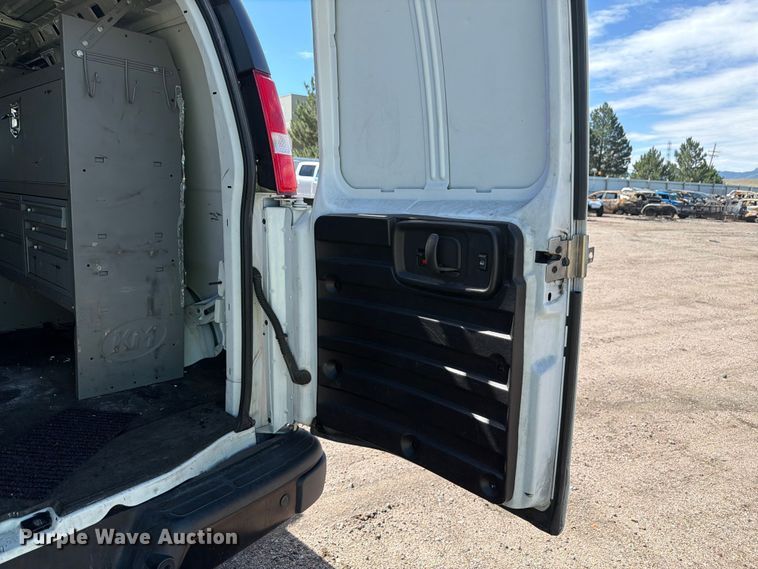 image for item YA3619 2021 Chevrolet Express 2500 van