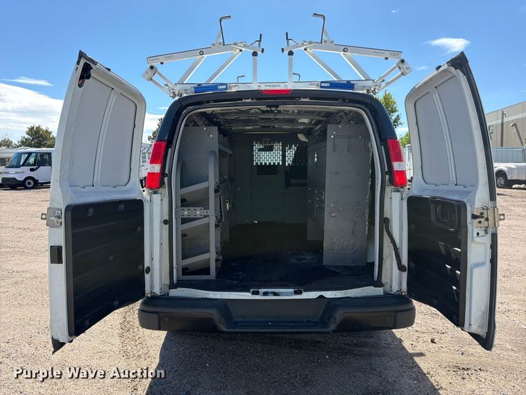 image for item YA3619 2021 Chevrolet Express 2500 van
