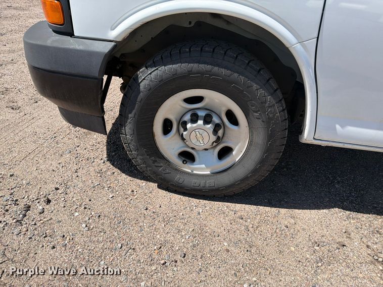 image for item YA3619 2021 Chevrolet Express 2500 van