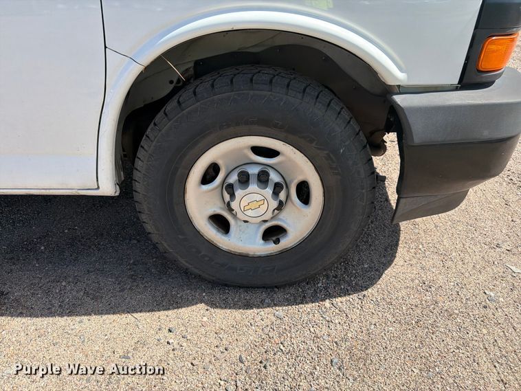 image for item YA3619 2021 Chevrolet Express 2500 van