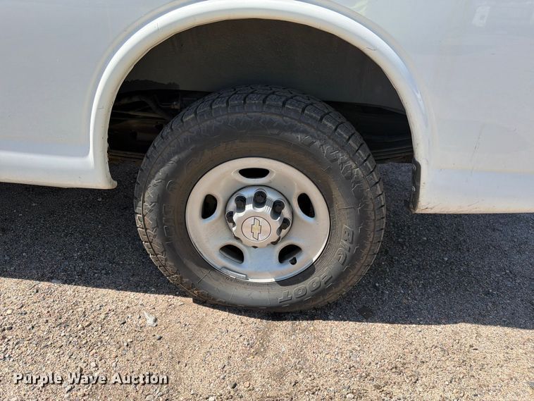 image for item YA3619 2021 Chevrolet Express 2500 van