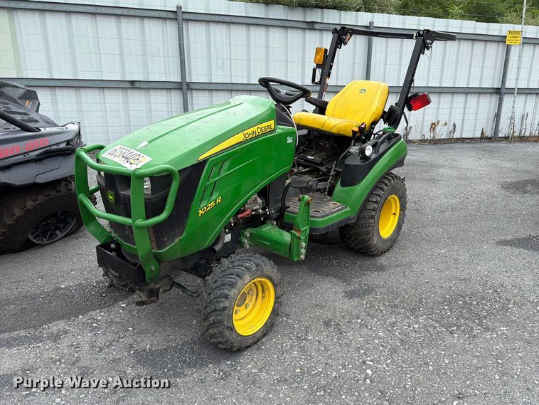 image for item YA4179 2022 John Deere 1025R MFWD tractor