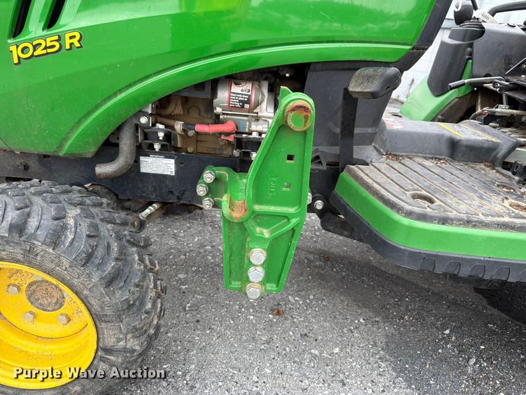 image for item YA4179 2022 John Deere 1025R MFWD tractor
